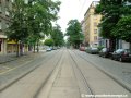 Bezprostředně u křižovatky Dělnická je zřízena jednosměrná zastávka Dělnická, tramvajová trať je vedena ve středu vozovky ulice Komunardů tvořená velkoplošnými panely BKV