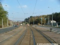 Levý oblouk tramvajové tratě před zastávkami Krematorium Motol