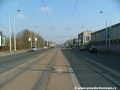 Za kolejovým přejezdem Vozovna Motol pokračuje tramvajová trať ke stejnojmenné zastávce již ve velkoplošných panelech BKV