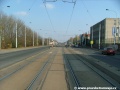 Tramvajová trať ve velkoplošných panelech BKV pokračuje k zastávce Vozovna Motol