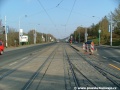 Tramvajová trať pokračuje do prostoru občasné nástupní zastávky Vozovna Motol