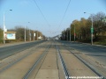 Tramvajová trať pokračuje ve středu Plzeňské ulice od vozovny Motol k zastávce Hotel Golf