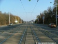 Tramvajová trať pokračuje ve středu Plzeňské ulice od vozovny Motol k zastávce Hotel Golf