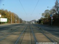 Tramvajová trať pokračuje ve středu Plzeňské ulice od vozovny Motol k zastávce Hotel Golf