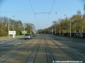 Tramvajová trať pokračuje v přímém úseku k zastávce Poštovka