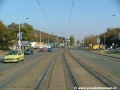 Tramvajová trať pokračuje v klesání ke Kotlářce v táhlém pravém oblouku