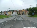 Tramvajová trať překonává přejezd pro automobily u Šímovy ulice