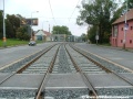 Místo pro přecházení chodců přes tramvajovou trať ve středu Plzeňské ulice