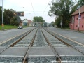 Místo pro přecházení chodců přes tramvajovou trať ve středu Plzeňské ulice