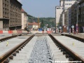 Odlišná niveleta protisměrných kolejí v místě přechodu na betonovou desku.  | 22.5.2011