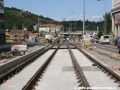 Dokončená část kolejí na betonové desce prodloužení tramvajové tratě v prostoru budoucích zastávek Podbaba. | 17.6.2011