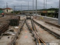 Výhybka první dvojice odstavných kolejí na betonové desce. | 4.7.2011
