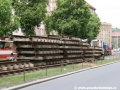 Vytěžená kolejová pole v prostoru dočasné deponie v místě rušené předjízdné koleje Podbaba. | 17.5.2011