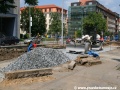 V prostoru zastávky Lotyšská z centra se usilovně pracuje na zřízení nového spodku tramvajové tratě. | 22.5.2011