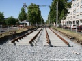 Mezi Vítězným náměstím a Rooselveltovou ulicí již leží první kolejová pole tvořená bezžlábkovými kolejnicemi S49. | 25.5.2011