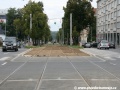 Rekonstruovaná tramvajová trať mezi Vítězným náměstí a Podbabou se dočkává zatravnění. | 13.8.2011