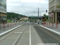 Přímý úsek tramvajových kolejí před smyčkou Podbaba.