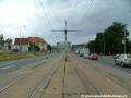 Tramvajová trať pokračuje ve středu Poděbradské ulice na zvýšeném tělese k zastávce Kbelská.