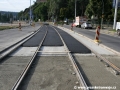 Na již zatuhlou vrstvu je uložena vrstva sypaného asfaltu, kterou nakonec zakryje asfalt litý. | 11.8.2011