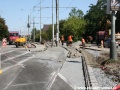 Přes vozovku koleje kryje asfalt, oblouky dlažba. | 28.8.2011