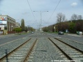 Na úrovni vyústění Podolské ulice je zřízen přejezd pro automobily přes tramvajovou trať, jehož kryt tvoří asfaltový koberec.