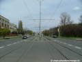 Na úrovni vyústění Podolské ulice je zřízen přejezd pro automobily přes tramvajovou trať, jehož kryt tvoří asfaltový koberec.