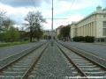 Přímý úsek tramvajové tratě mezi zastávkami Kublov a Podolská vodárna.