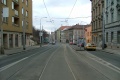 Tramvajová trať se přibližuje k zastávce Braunova do centra.