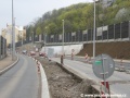V úseku zastávek Radlická škola - Laurová se střední zvýšený tramvajový pás teprve těžce rodí z pozůstatků původní vozovky pro automobily. | 20.4.2008