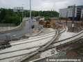 V místě opuštění Radlické ulice je již dokončeno těleso tramvajové trati a čeká se jen na položení asfaltového zákrytu. | 8.6.2008