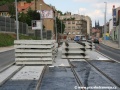 Na konci dokončeného úseku tramvajové tratě u budoucích zastávek Laurová dochází k předmontáži kolejových polí pro další úsek tratě, aby byla urychlena jejich následující pokládka. | 5.7.2008