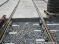 Prostor mezi kolejnicemi umístěnými na železobetonových pražcích je vyplněn betonovou výplní na níž jsou položeny dvě vrstvy litého asfaltu. | 5.7.2008