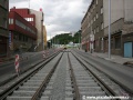 Až k prostoru někdejších zastávek Laurová již byla položena předmontovaná kolejová pole na železobetonových pražcích. | 2.8.2008