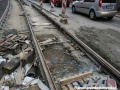 Zřizování nové koleje do centra v Radlické ulici na původní železobetonové desce vyžaduje v některých místech obnovu desky samotné. | 19.9.2008