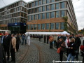 Novináři a účastníci slavnostní zahájení provozu vyčkávají na okamžik, kdy bude páska přestřižena. | 3.10.2008