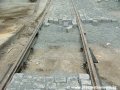 Zcela unikátní je využití betonové desky původní konstrukce tratě pro upevnění kolejnic rekonstruované tratě. | 3.9.2006