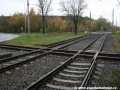 Křížení tramvajové tratě s železniční vlečkou v Ostravě na Hranečníku. V křížení je nutné použít žlábek pro vedení tramvajového kola | 28.9.2009