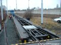 Již opuštěné plošinové vozy firmy Viamont, a.s. ukotvené k čelu rampy předávací koleje Zličín | 22.12.2006