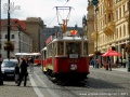 Souprava motorového vozu ev.č.2210 a vlečného vozu ev.č.1419 na náměstí Republiky. | 18.7.2011