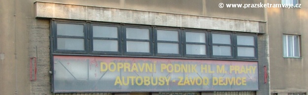 Autobusy už odsud Dopravní podnik hl.m.Prahy žádné dávno nevypravuje, přesto jako zašlý pamětník časů minulých zůstává omšelý nápis na uličním výkladu.... | 14.10.2006