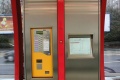 Automat AVJ 24G zabudovaný v informačním kiosku na stanici tramvaje na Barrandově v roce 2003.