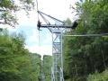 Nosná podpěra č.4 lanové dráhy na Komáři Vížku obsahuje v kladkové baterii pro každé lano 6 kladek vedoucích lano. | 9.7.2012