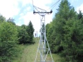 Nosná podpěra č.20 lanové dráhy na Komáři Vížku obsahuje v kladkové baterii pro každé lano 6 kladek vedoucích lano. | 9.7.2012