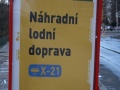Navigace cestujících na zastávku náhradní lodní dopravy X-21 v Podolí. | 22.11.2008