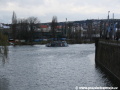 Motorová loď Visla na lince náhradní lodní dopravy X-21 na Vltavě pod Vyšehradem odplouvá od přístaviště Podolská vodárna. | 22.11.2008