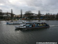 Míjení motorových lodí Odra a Visla na lince X-21 náhradní lodní dopravy. | 22.11.2008