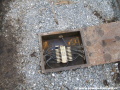 V plzeňské smyčce Bolevec rozvodná podzemní skříň větví hadičky s mazivem na příslušné pozice. | 10.8.2006