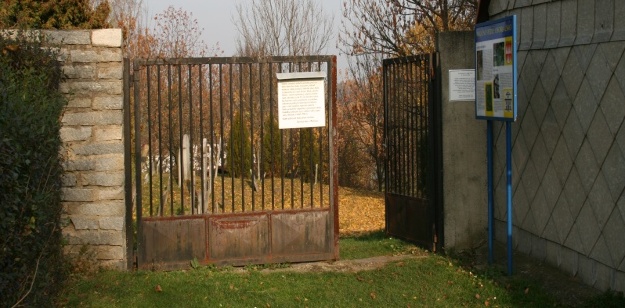Opuštěný Židovský hřbitov v Osoblaze poskytuje místo posledního odpočinku více než třem stovkám předků... | 5.11.2011