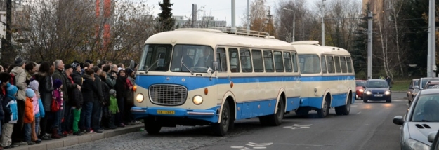 Trojici historických autobusů uzavíral typ Škoda 706 RTO s vlekem. | 23.11.2013
