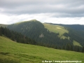 Krosna tíží, nohy se ozývají, ale pohled na širé zelené pláně pod horou Neftedu (1757 m)... | 19.–26.7.2009